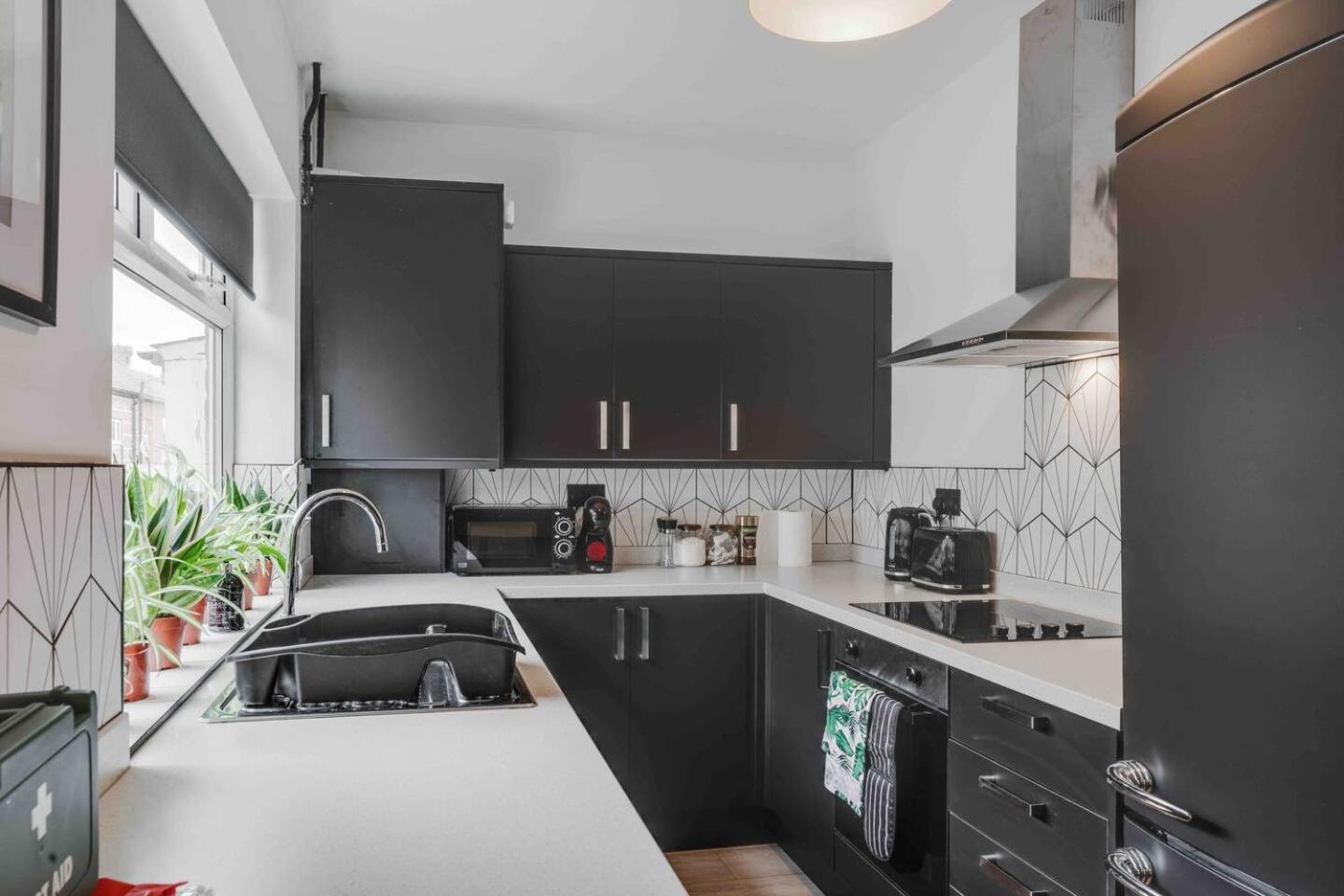 Villa 3-Bed Scouse House Near Anfield & Goodison Liverpool Exterior foto