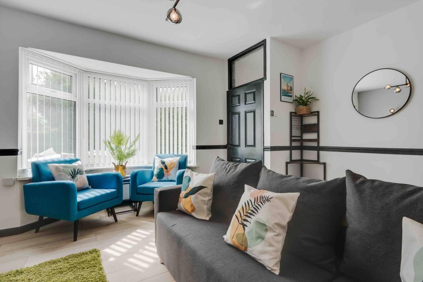 Villa 3-Bed Scouse House Near Anfield & Goodison Liverpool Exterior foto