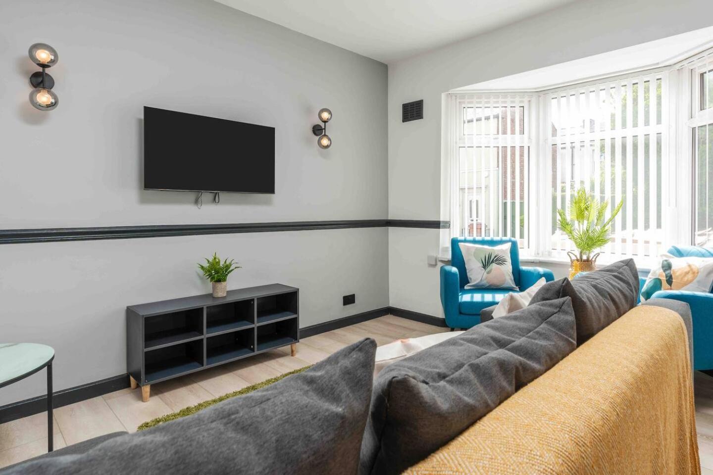 Villa 3-Bed Scouse House Near Anfield & Goodison Liverpool Exterior foto
