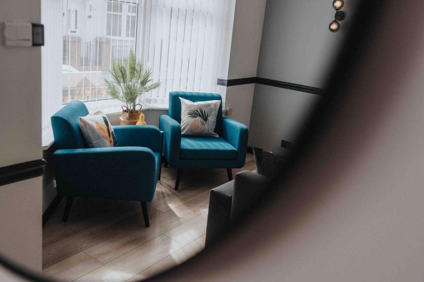 Villa 3-Bed Scouse House Near Anfield & Goodison Liverpool Exterior foto